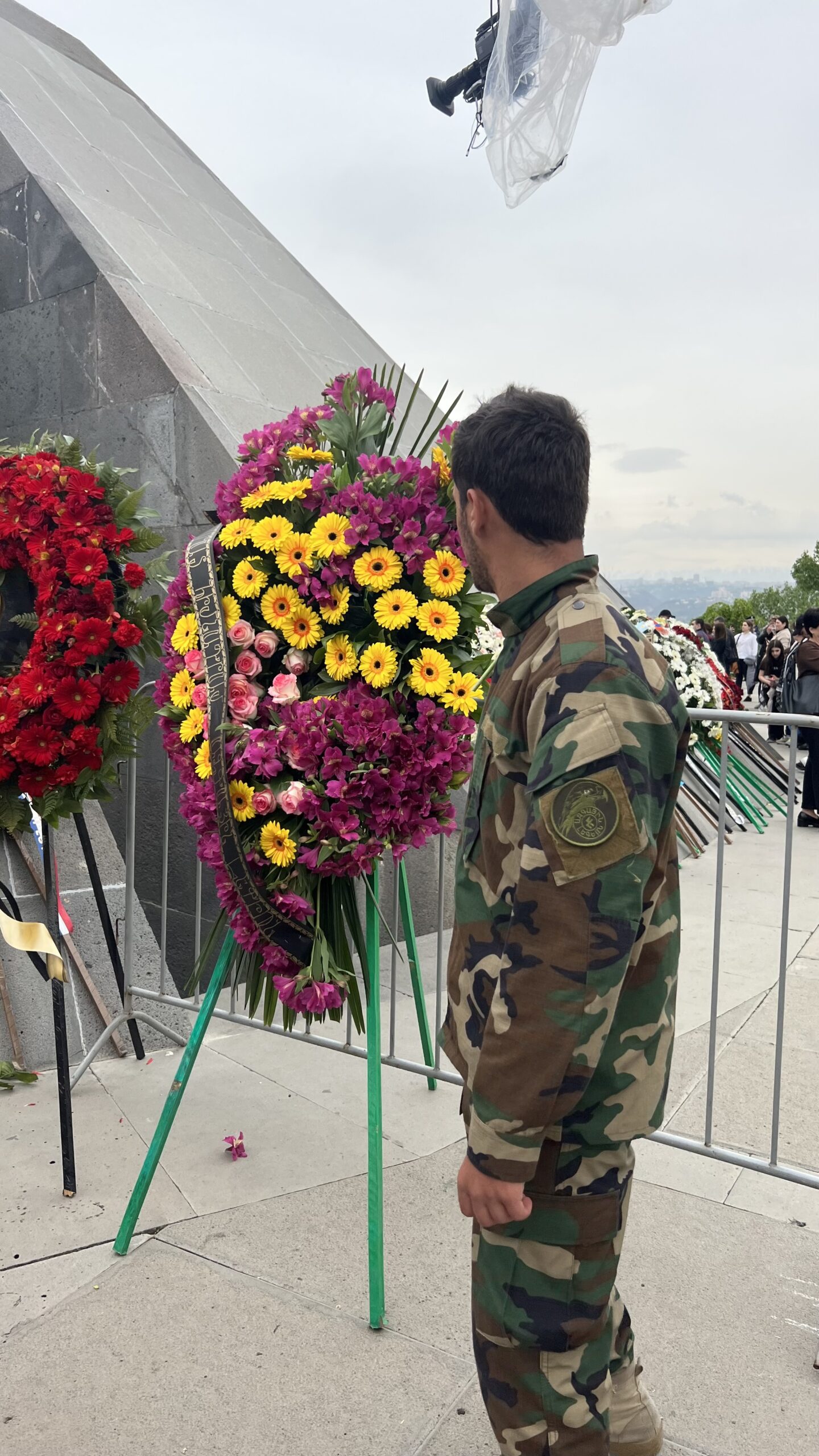 Read more about the article Ազգային Լեգիոն Ռազմահայրենասիրական Ակումբի սաները Ապրիլի 24 ին , ինչպես ամեն տարի այցելեցին Ծիծեռնակաբերդի հուշահամալիր, հարգանքի տուրք մատուցելու 1915 թվականի եղեռնի զոհերի հիշատակին։ Հիշում ե’նք և պահանջում, ոչինչ չի մոռացվել …